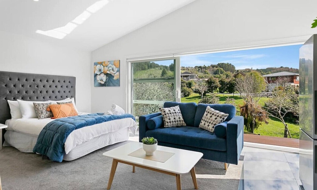 Acacia Bay Condo | Adorable One Bedroom Romantic Getaway - stylish, newly decorated, sunny & beautiful