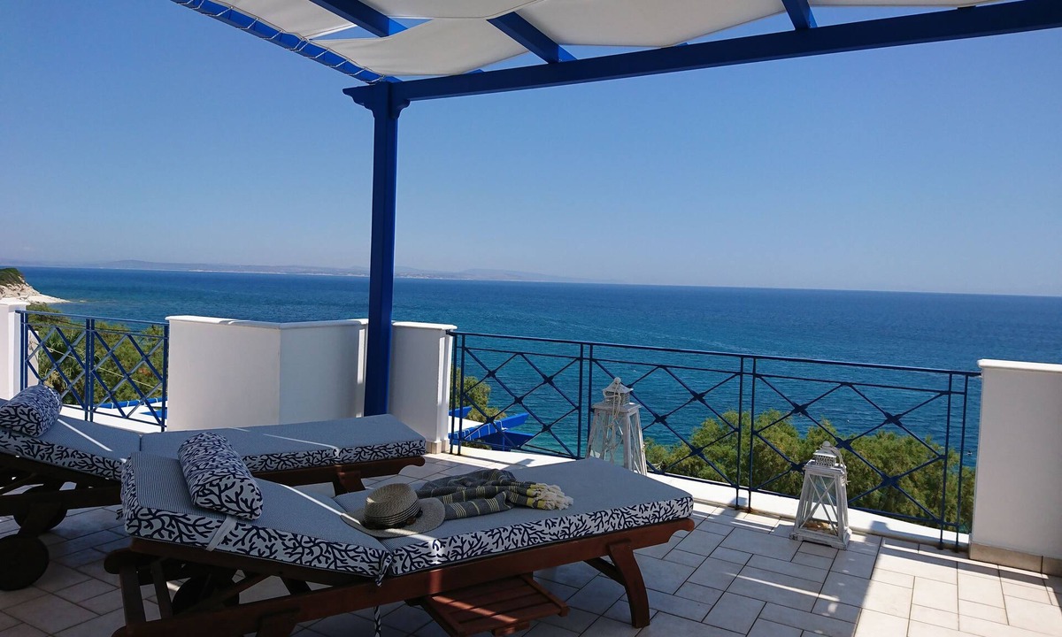 Paralia Agias Fotinis House | Aliki Studios