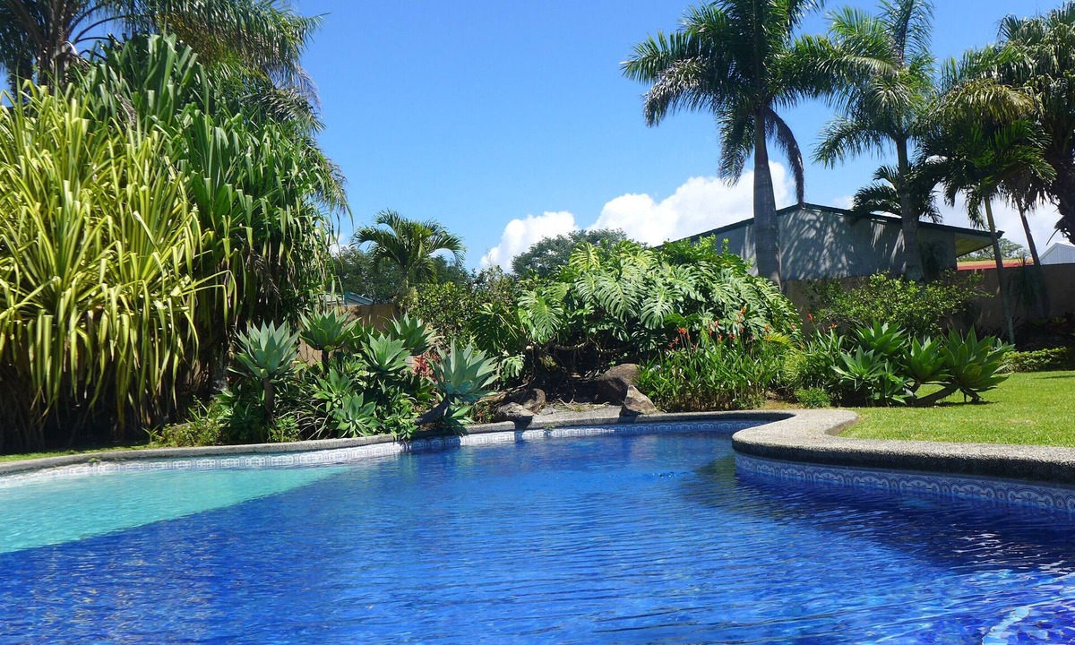 La Garita House | Amazing 4 bedroom pool home in gated community, La Garita 20 min to SJO airport