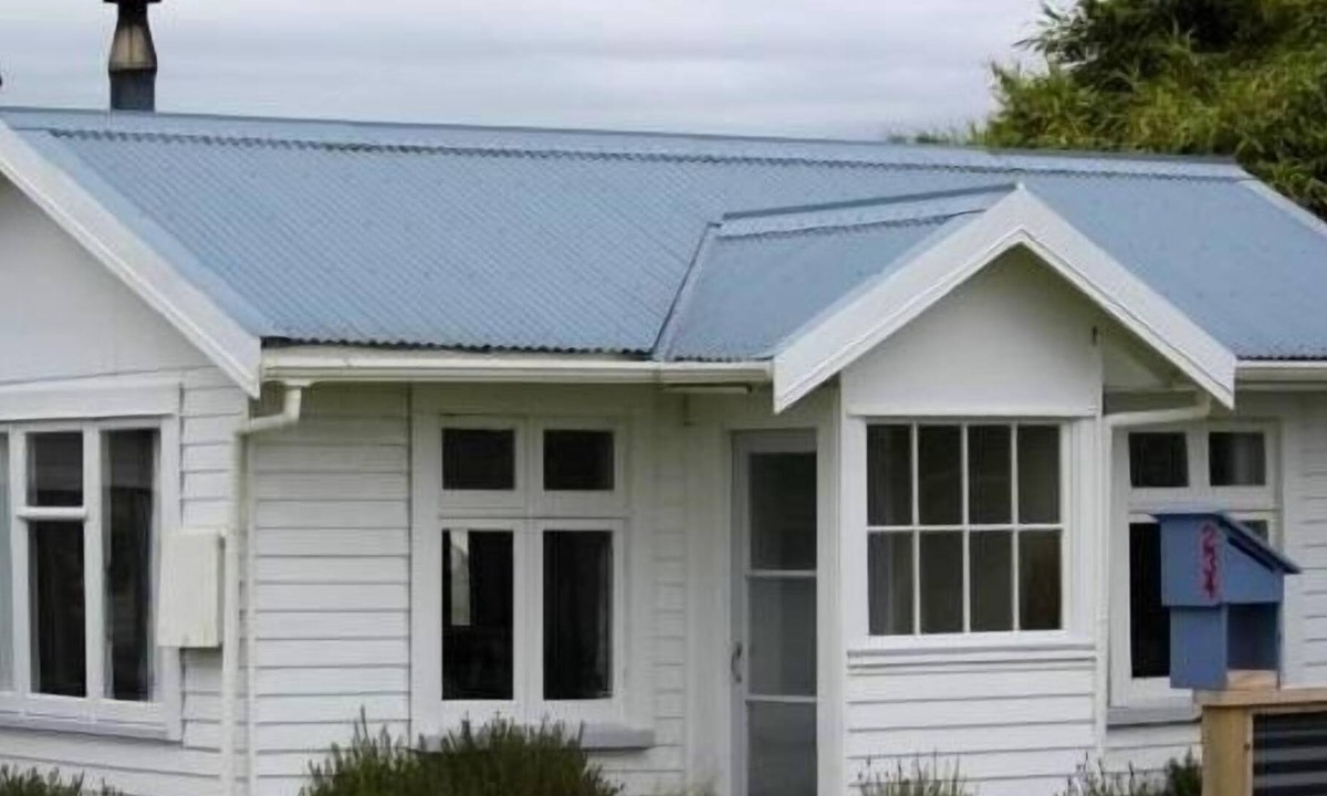 Hokitika House | Ann's Cottage - By the Sea -One minute Walk to the Beach