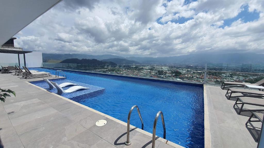 Curridabat Apartment | Apartamento de lujo en piso alto en el centro de la Ciudad de San José