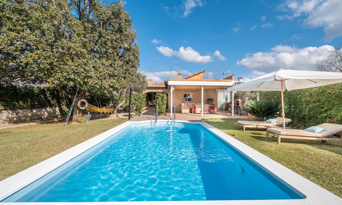 Lloseta House | Apartment 'Alegre' with Mountain View, Wi-Fi and Air Conditioning