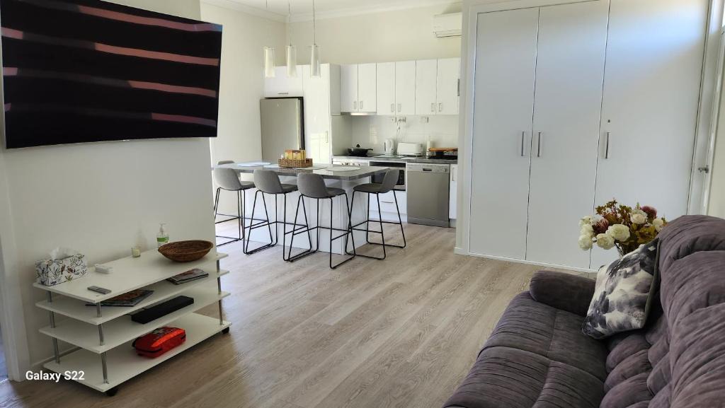 Geilston Bay Apartment | Apartment Hobart Two Bedroom Self Contained in Geilston Bay
