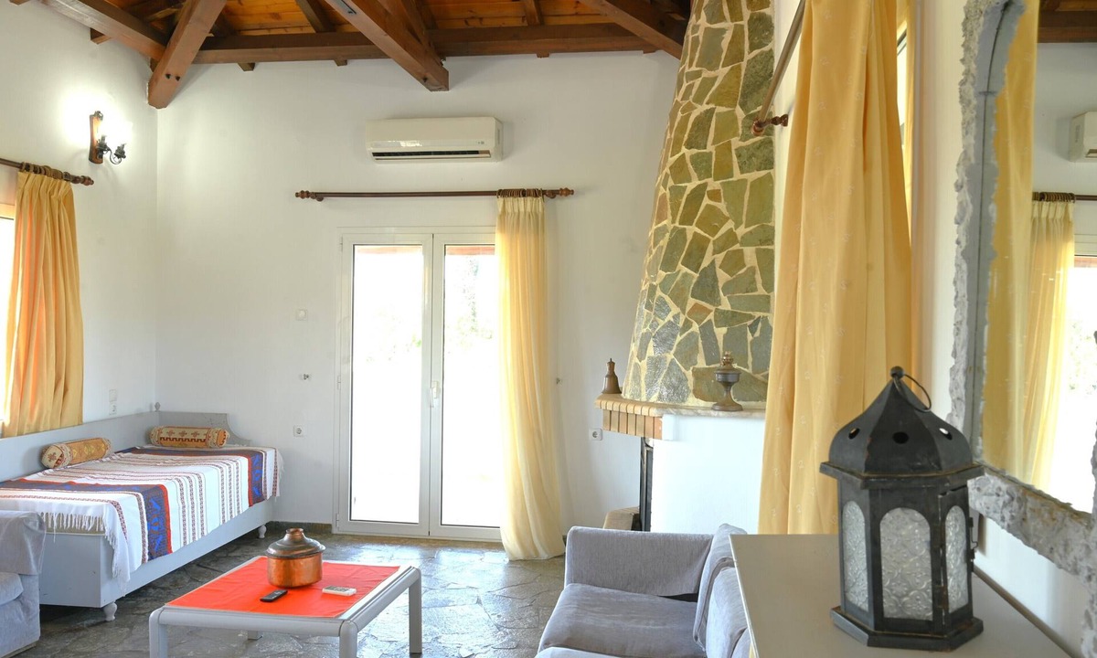 Kilada Apartment | Apartment 'The Rustic Archontiko' with Sea View