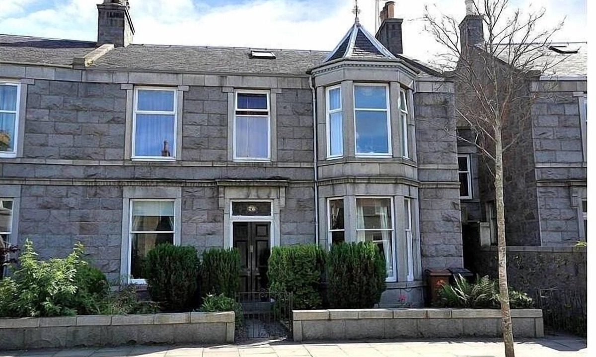 Central Aberdeen Apartment | Apartment To Suit All! Perfect Location With Easy Access To Centre Of Town
