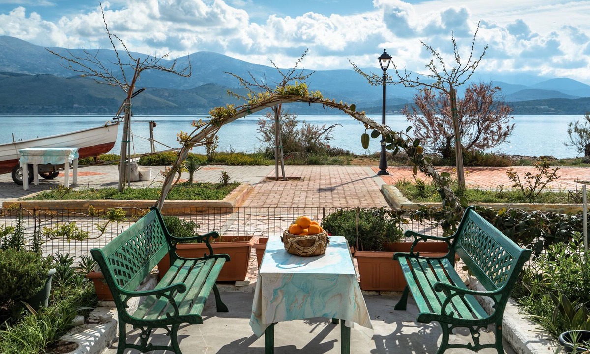Lixouri Apartment | Apartment "Zois 2" with Sea View, Garden & Wi-Fi