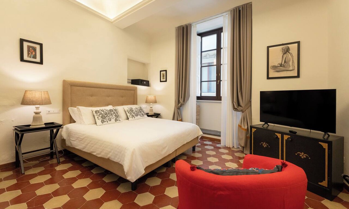 Duomo Apartment | Appartamento con Camera Tripla in Palazzo Storico