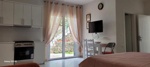 Qafe e Gjashtes Apartment | Appartamento - Orchidea con parcheggio