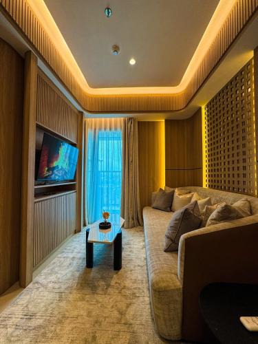 Pondok Aren Apartment | Apt Embarcadero 2BR with Netflix & Pool by Damaresa