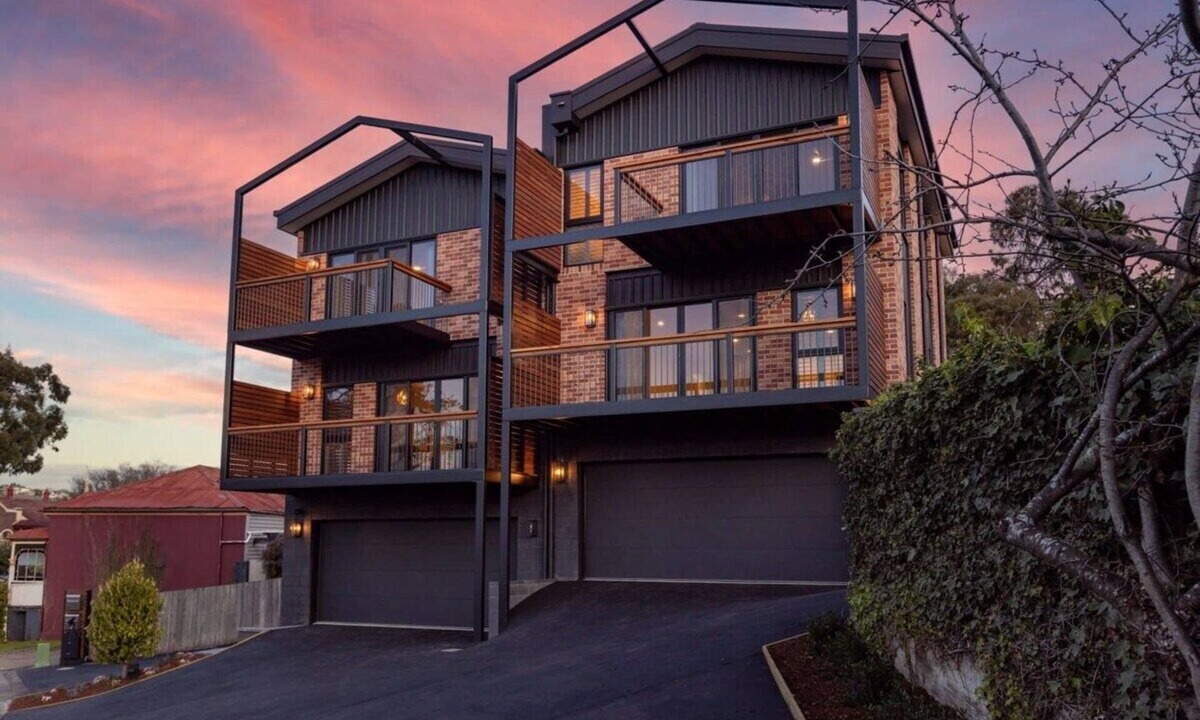 Launceston CBD House | Architectural Home: Near Gorge with Tamar Views