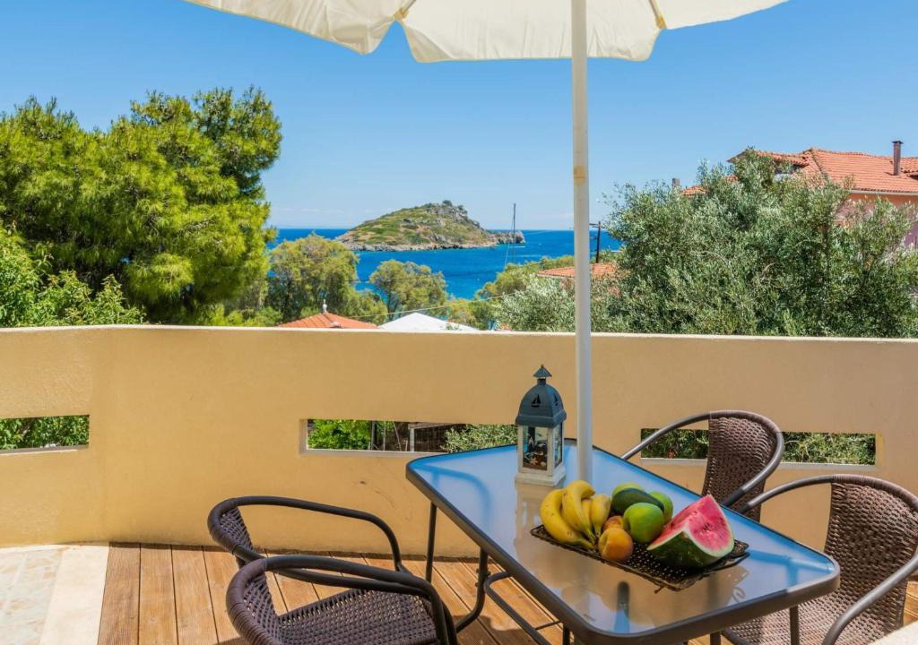 Korithi Apartment | Armiriki Home with sea views, 50m from St Nikolaos Port