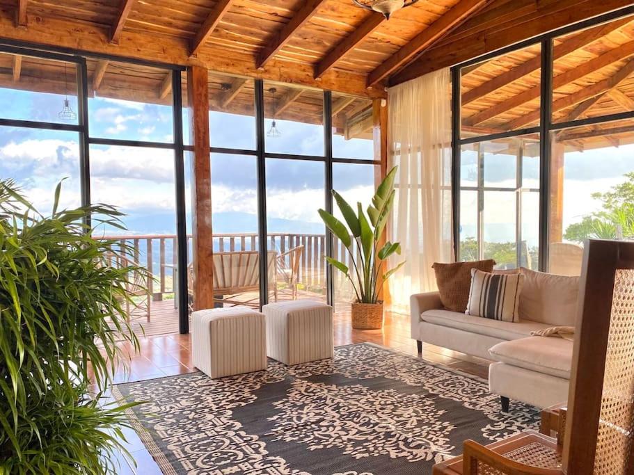 Bolivar House | Astonishing view at Poás Volcano slopes: Casa Lili