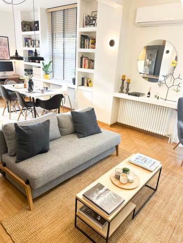 Palaio Faliro Apartment | Athenian Coastal Urban Living