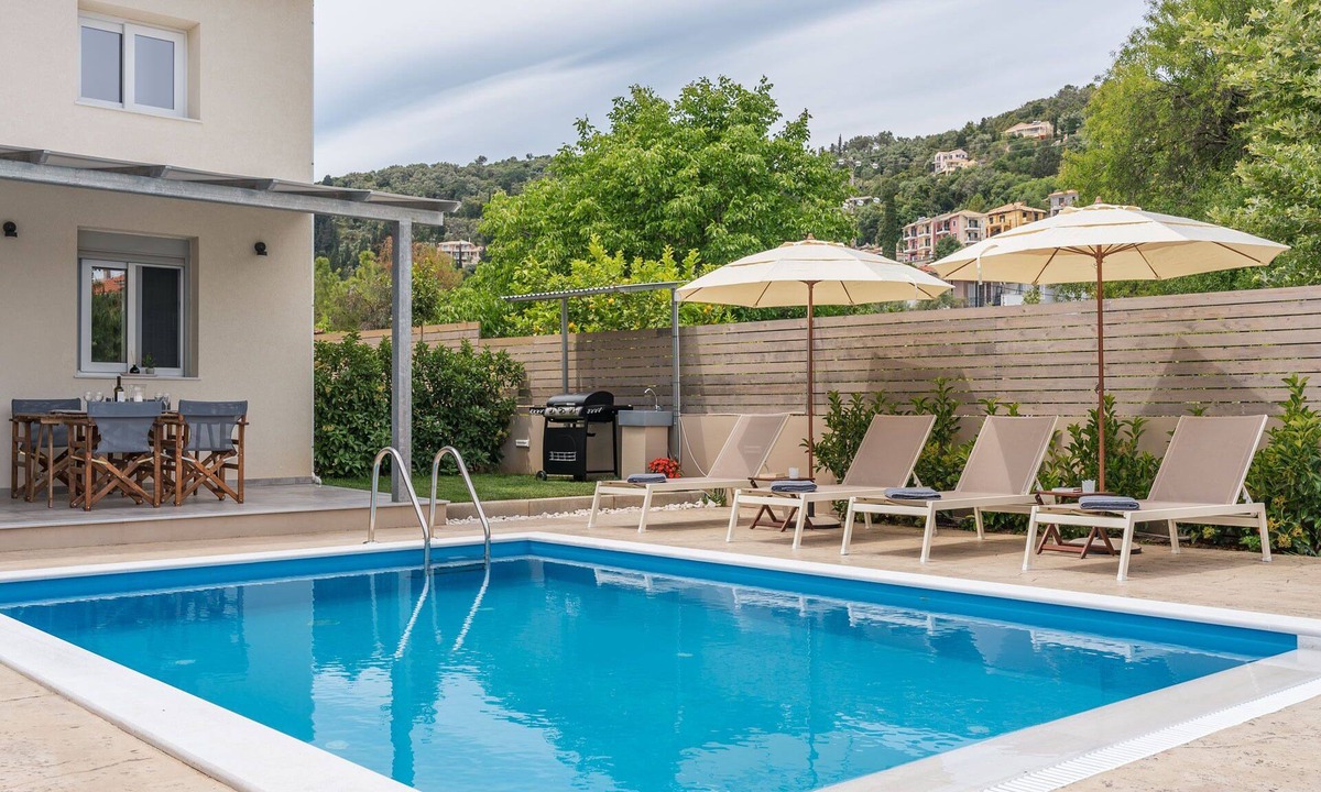 Apolpaina Villa | Athiri Villa just 2km from Lefkada city center