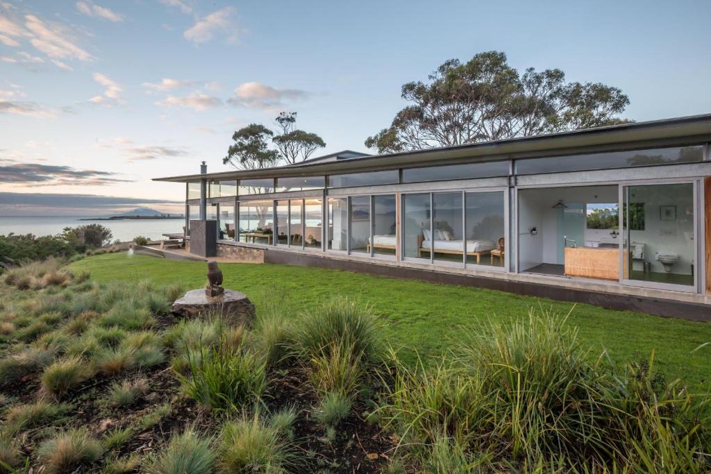 Rocky Hills Villa | Avalon Coastal Retreat