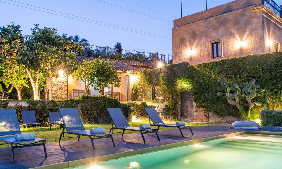Coste House | Avocado Garten by Interhome