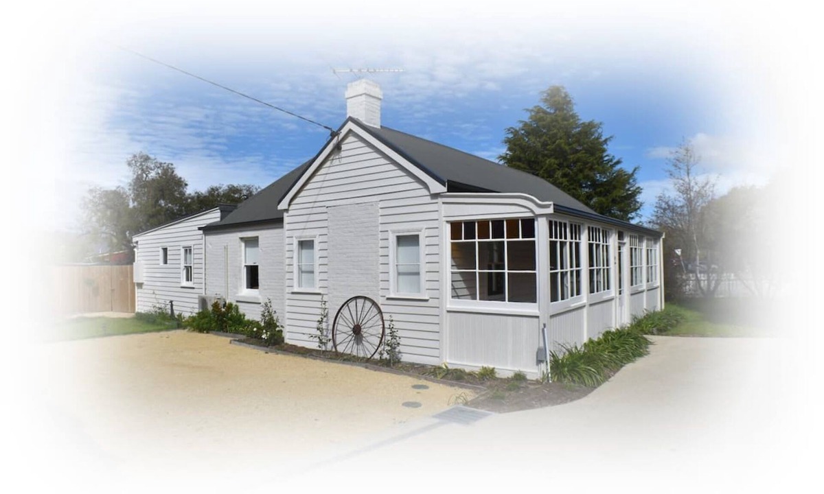 Richmond House | "Baker's Cottage" in Historic Richmond, Sleeps 6
