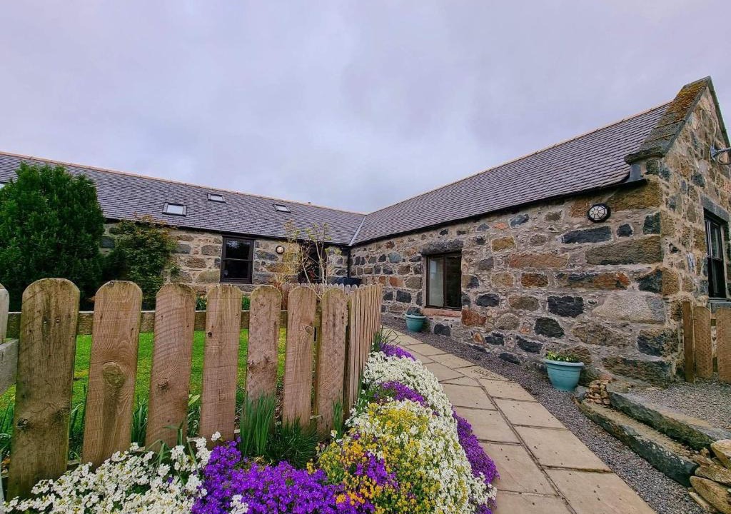 Alford House | Barclay’s But n Ben
