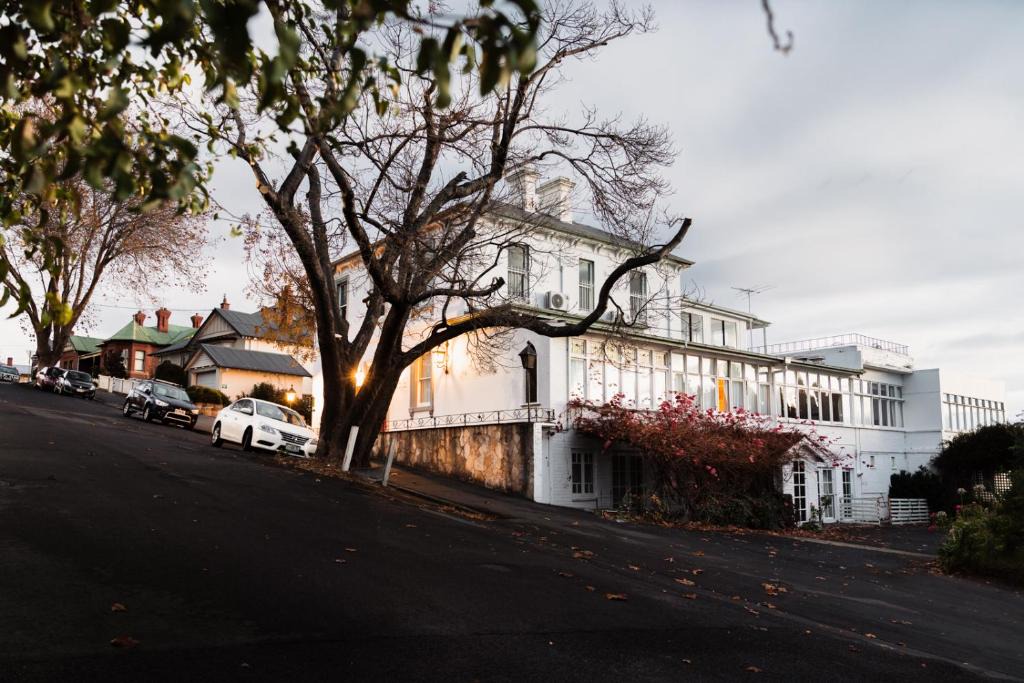 Battery Point Hotel | Battery Point Manor