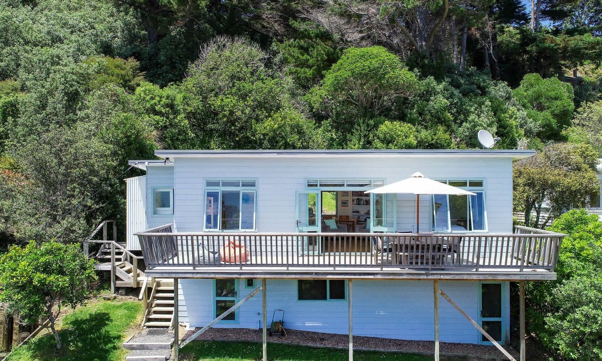 Onetangi House | Beach Days | Stay Waiheke