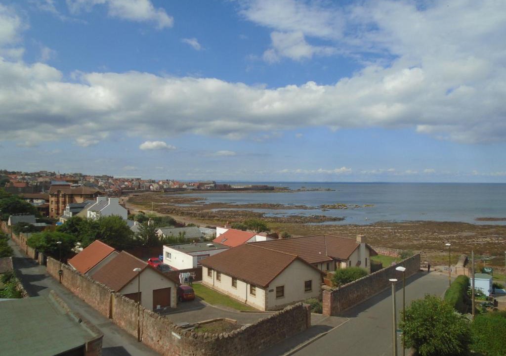 Dunbar Apartment | Beach View