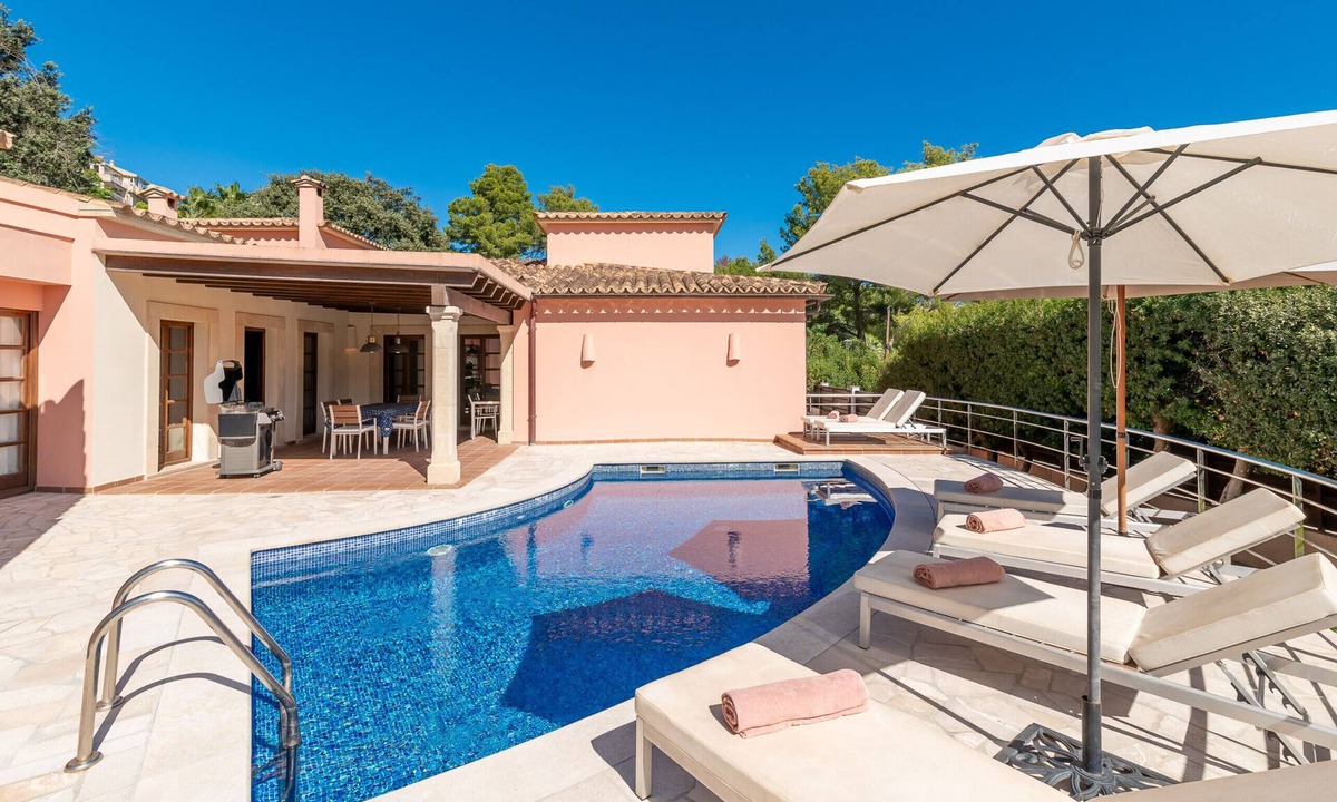 Urbanitzacio Gotmar Villa | Beach Villa Margot for six people with people