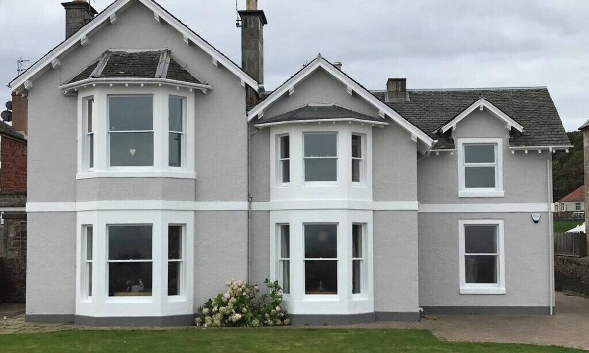 North Berwick Apartment | Beachfront 3 bedroom ground floor luxury holiday apartment in North Berwick with parking