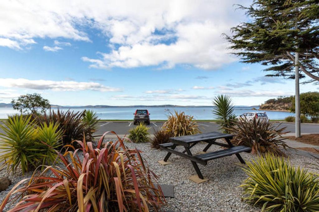 Blackmans Bay Apartment | Beachfront Apartment Blackmans Bay
