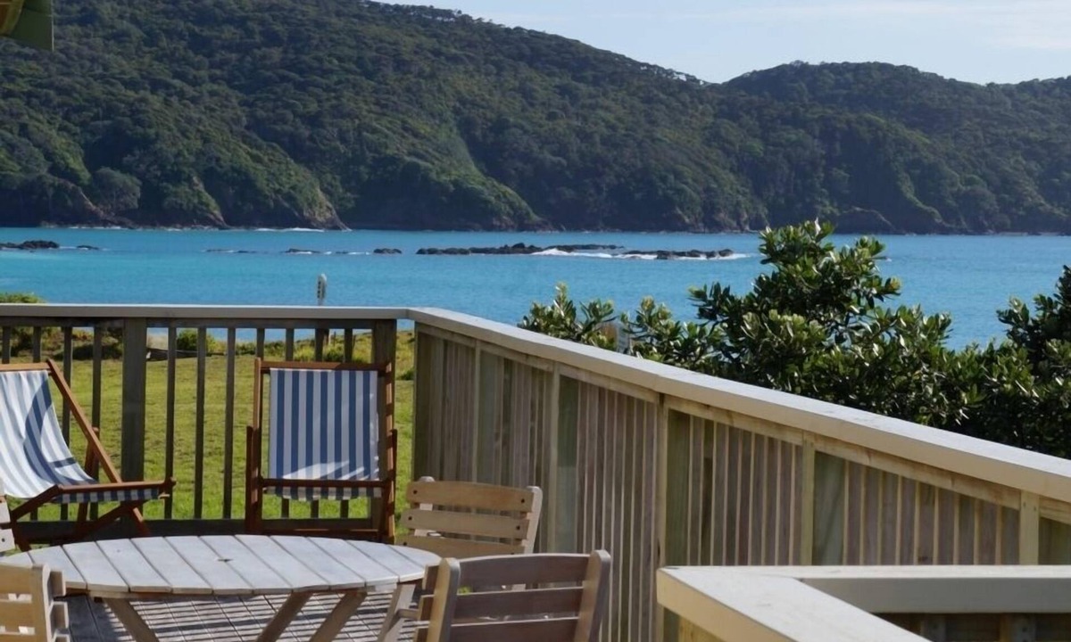 Whangaruru House | Beachfront Bland Bay tranquility with stunning sea views from sun-drenched deck