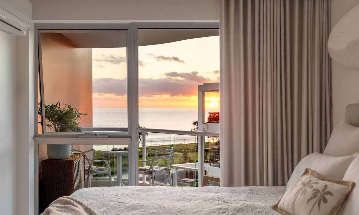 Palm Beach Apartment | Beachfront Studio ~ Azure Beachfront Bliss