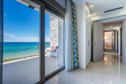 Neromilos Villa | Beachfront Zante Villa Villa Perla 5 Bedroom Private Pool Tragaki