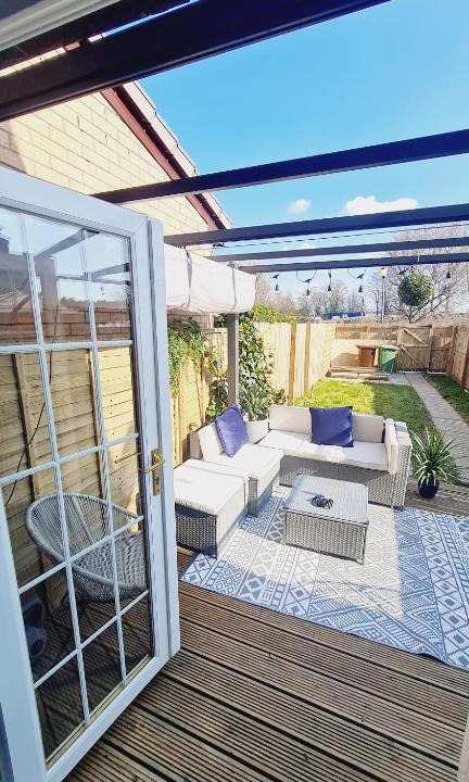 East End Apartment | Beautiful 2bed house with garden, walking distance to town - FREE parking