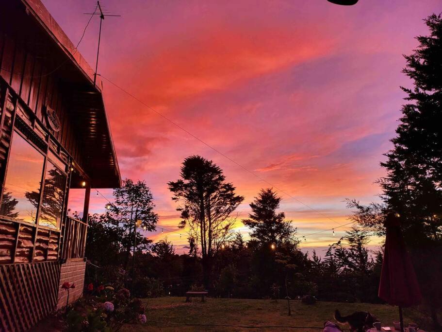 Canton Tarrazu House | Beautiful Cabin Bulldog”Frente a Destinos La Lucha