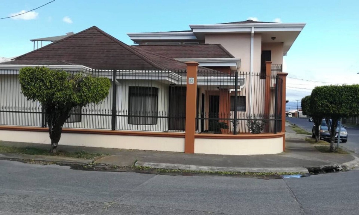 Cartago House | Beautiful House, Master Bedroom With A Jacuzzi, Private Balcony, Mountain View!