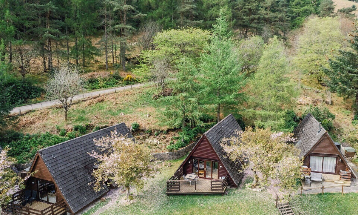 South Laggan House | Beautiful private villa for 8 people with WIFI, TV, balcony and panoramic view