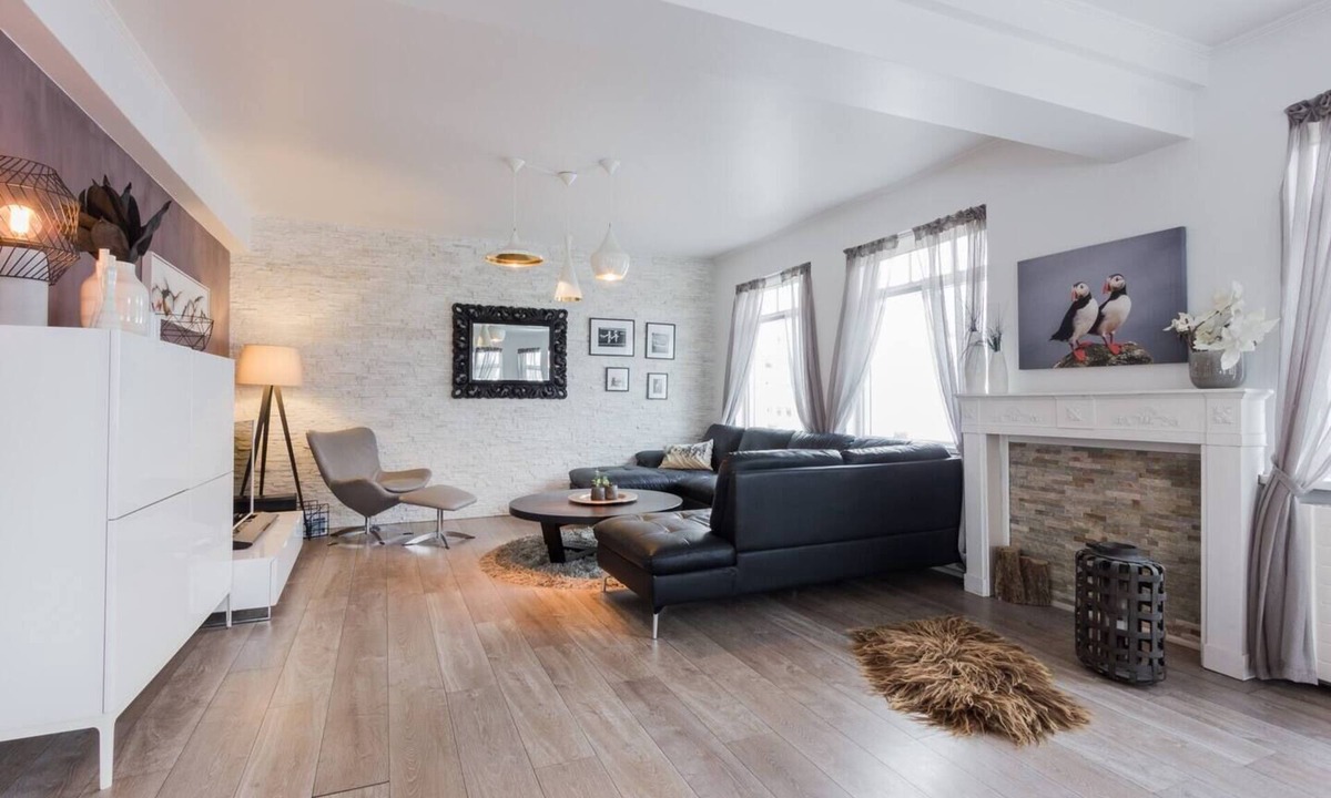 City Center Apartment | Beautiful, spacious apartment & central location - no car needed