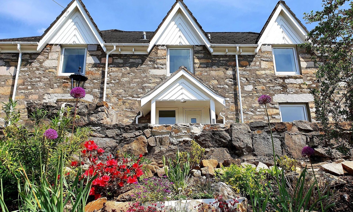 Pitlochry Apartment | Beautiful views, walking distance to town