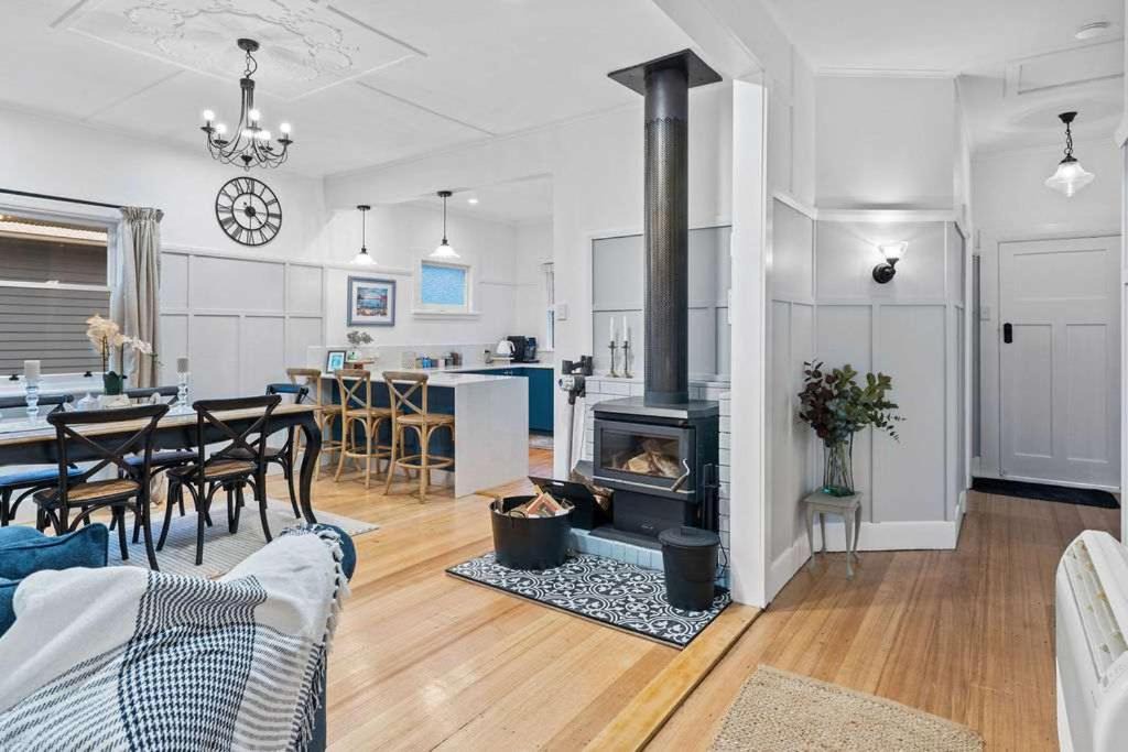 Parklands House | Beautifully Renovated Retreat Modern Comfort with Outdoor Entertaining