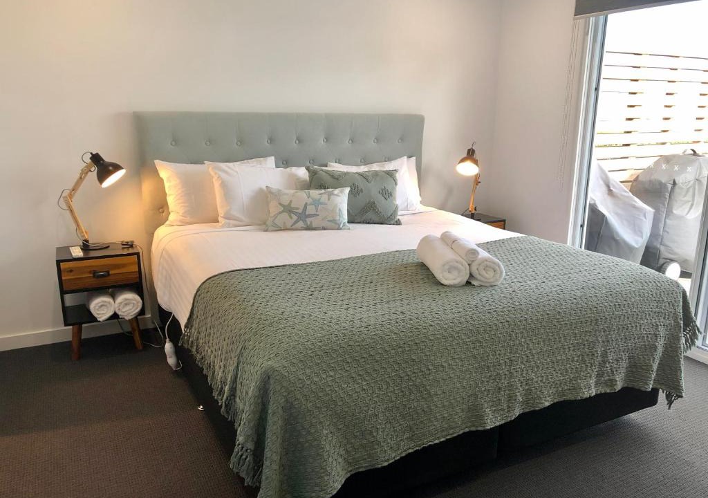 Binalong Bay House | BINALONG BRAE @ Bay of Fires Two bedroom both with ensuites
