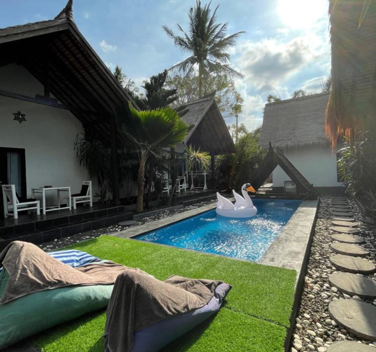Gili Trawangan Resort | Black & White Cottages