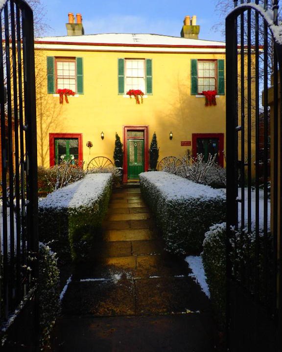 Deloraine Bed & Breakfast | Blakes Manor Self Contained Heritage Accommodation