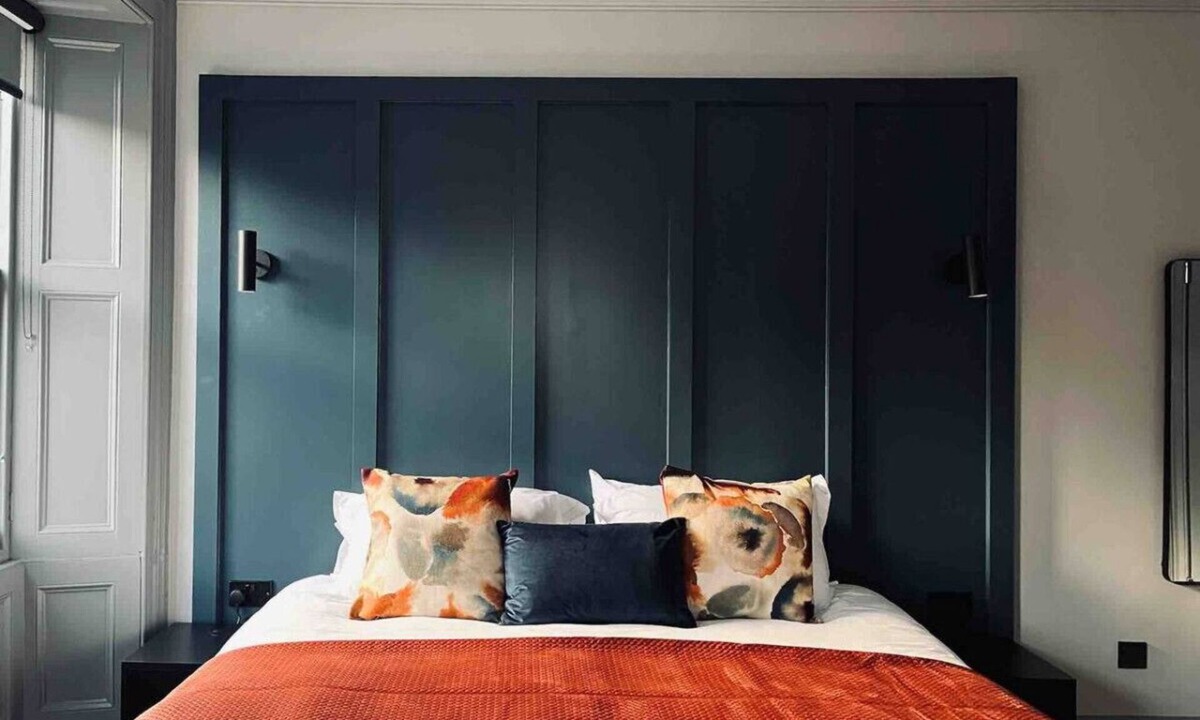 Galashiels Apartment | Boutique Studio, King Bed, En-suite & Kitchenette