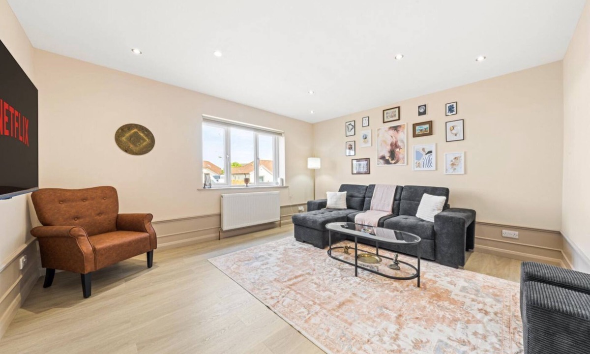 Paisley House | Bright & Modern 3-Bed | Next To Glasgow Airport