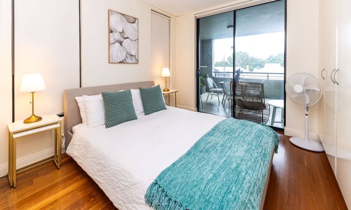 Bondi Apartment | Bright & Spacious 2 BDR w/Pool Parking Balcony AC