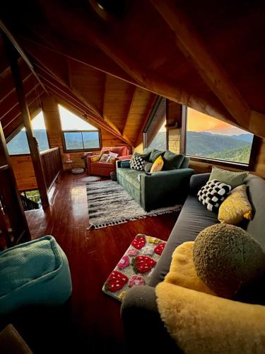 Canton Tarrazu Ski Chalet | Cabaña Nora Cozy Mountain Cabin & Coffee