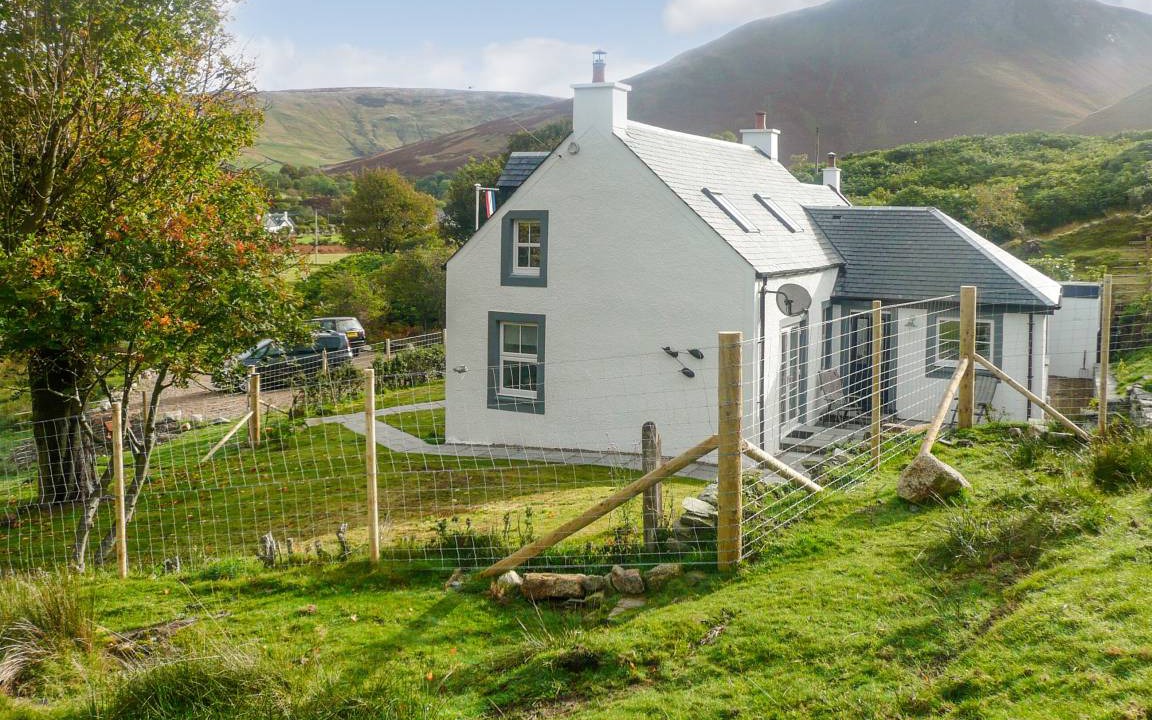 Lochranza Cottage | Cabin ∙ 2 bedrooms ∙ 4 guests