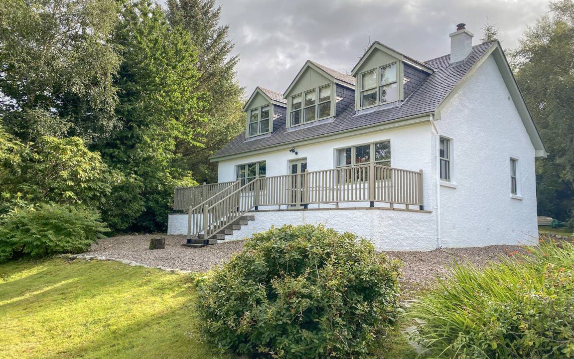 Lochailort Cottage | Cabin ∙ 3 bedrooms ∙ 5 guests