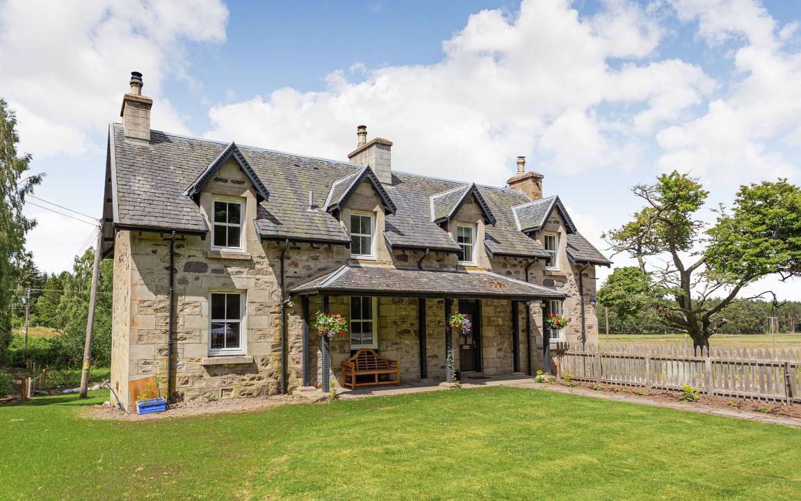 Inverarnie Cottage | Cabin ∙ 4 bedrooms ∙ 7 guests