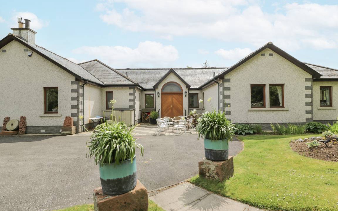 Peebles Cottage | Cabin ∙ 6 bedrooms ∙ 12 guests