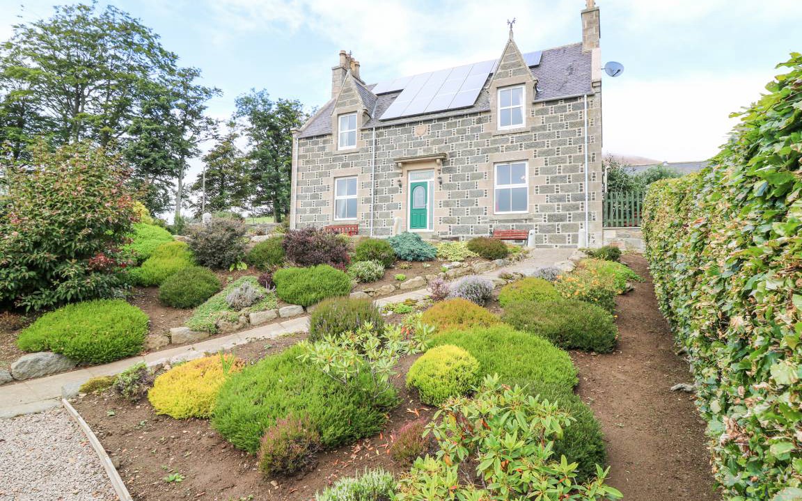 Huntly Cottage | Cabin ∙ 6 bedrooms ∙ 13 guests